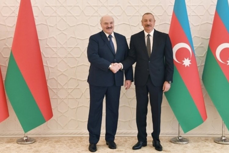 Belarus Cumhurbaşkanı Lukaşenko, Azerbaycan'da Cumhurbaşkanı Aliyev'le bir araya geldi