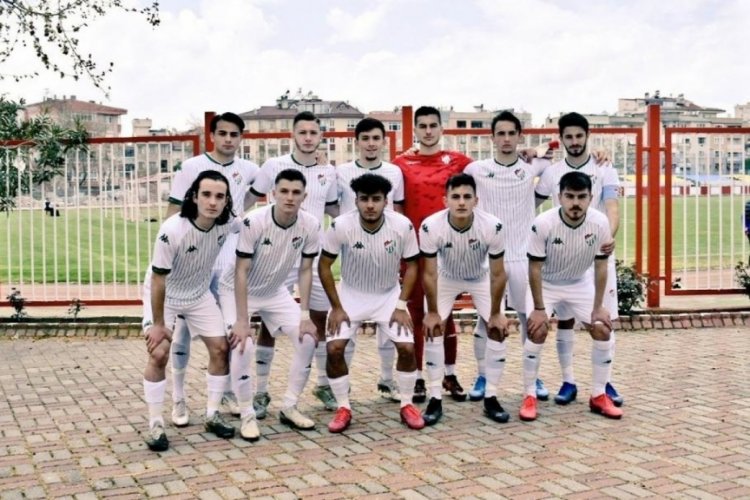 Bursasporlu gen&ccedil;ler fark attı: 4-1