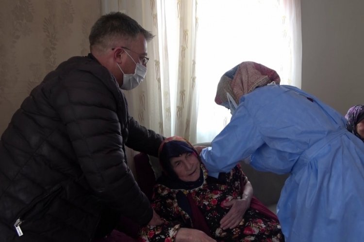 Korona vir&uuml;s&uuml;n girmediği k&ouml;yde, aşılama tamamlandı