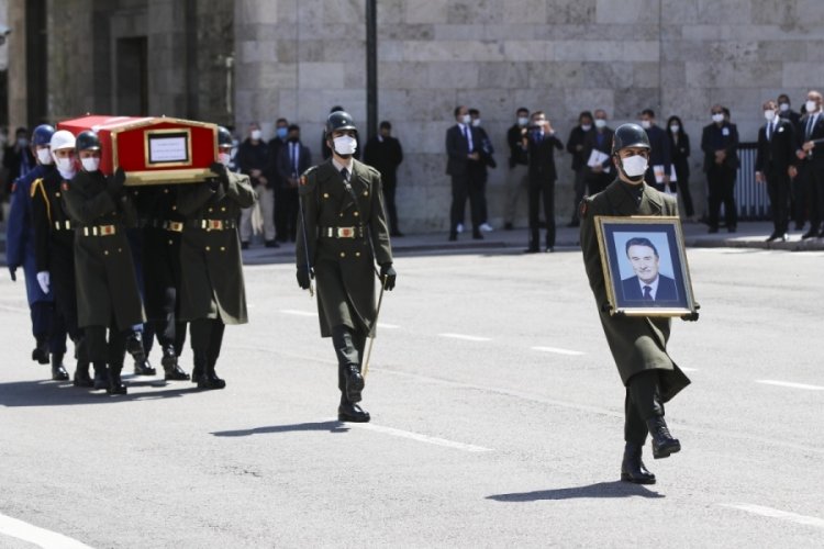 Yıldırım Akbulut, son yolculuğuna uğurlandı