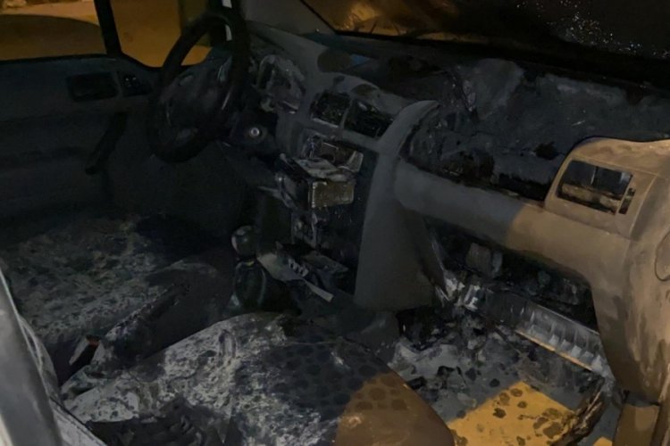 Bursa'da iftara yetişmeye &ccedil;alışan s&uuml;r&uuml;c&uuml;n&uuml;n aracı alev aldı