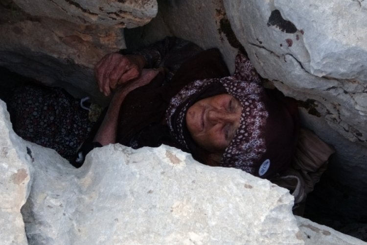 Kayıp kadın kayalıklar arasında sıkışmış halde bulundu