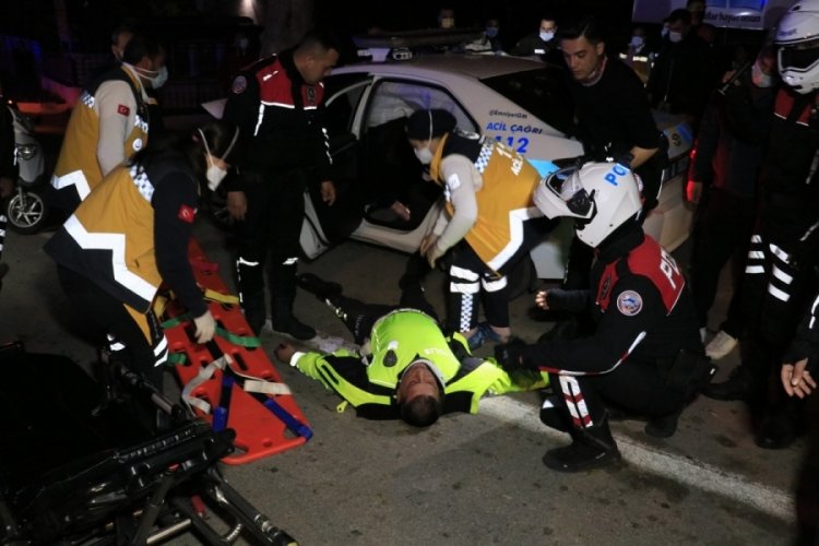 Uygulamadan ka&ccedil;an otomobili kovalayan polis aracı kaza yaptı: 2 yaralı