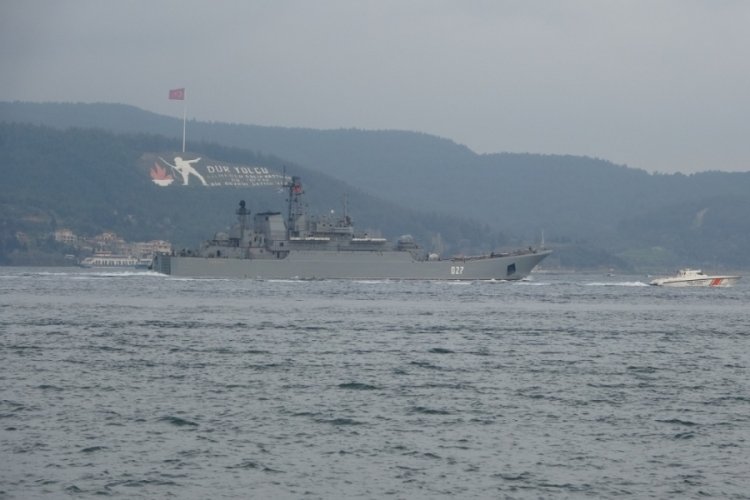İki Rus savaş gemisi &Ccedil;anakkale'den ge&ccedil;ti