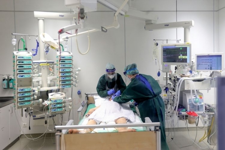 D&uuml;nya genelinde Covid-19 sebebiyle can kaybı 3 milyonu ge&ccedil;ti