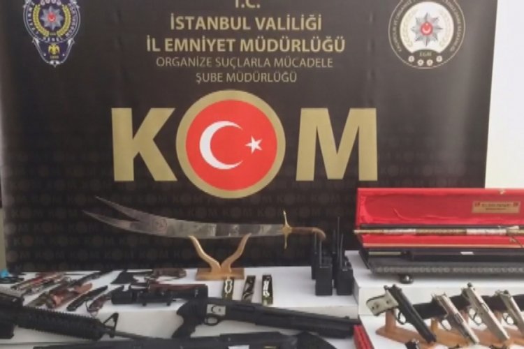 Sedat Peker operasyonunda ele ge&ccedil;irilenler sergileniyor