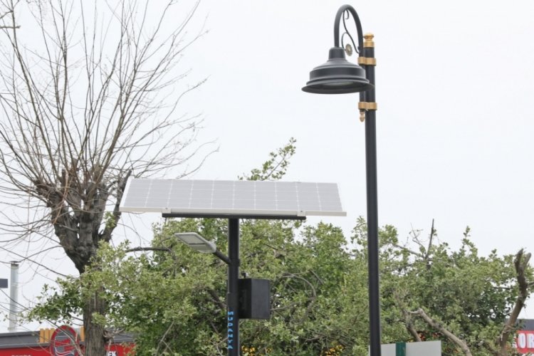 Bursa Mudanya'daki parklar g&uuml;neş enerjisiyle aydınlatılıyor