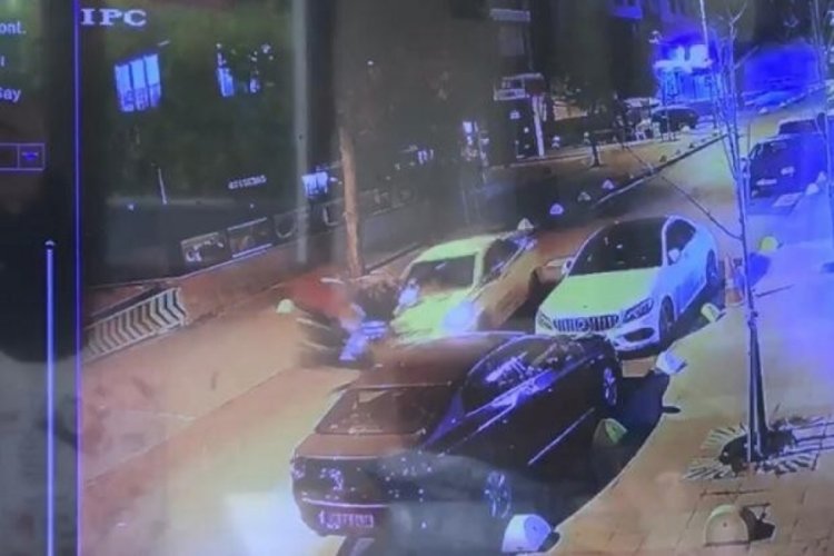 Motosikletli kurye metrelerce havaya u&ccedil;tu