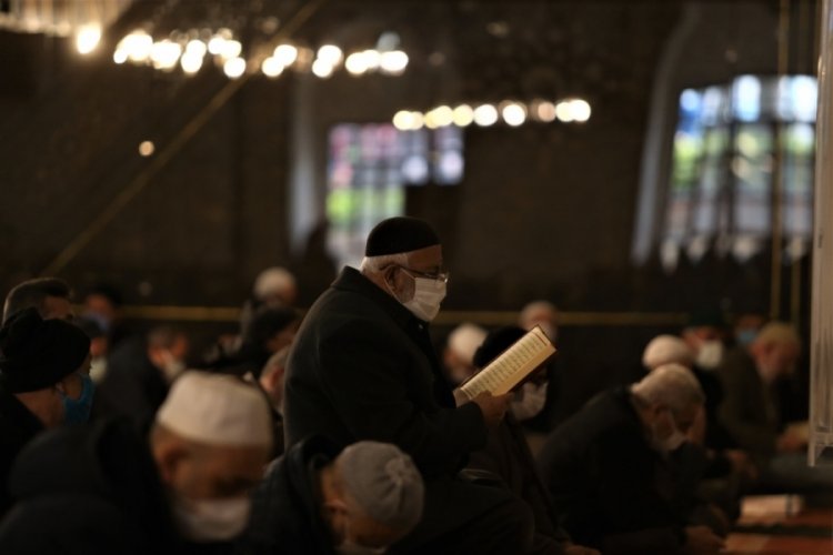 Bursa Ulucami'de Ramazan'ın ilk cuma namazı kılındı