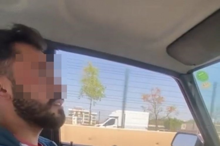 Otomobili direksiyonu &ccedil;ıkarıp s&uuml;rd&uuml;!
