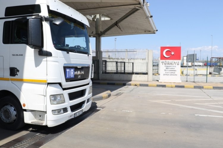 Kapıkule'de t&uuml;m zamanların rekoru kırıldı: 24 saatte tam bin 438 tır