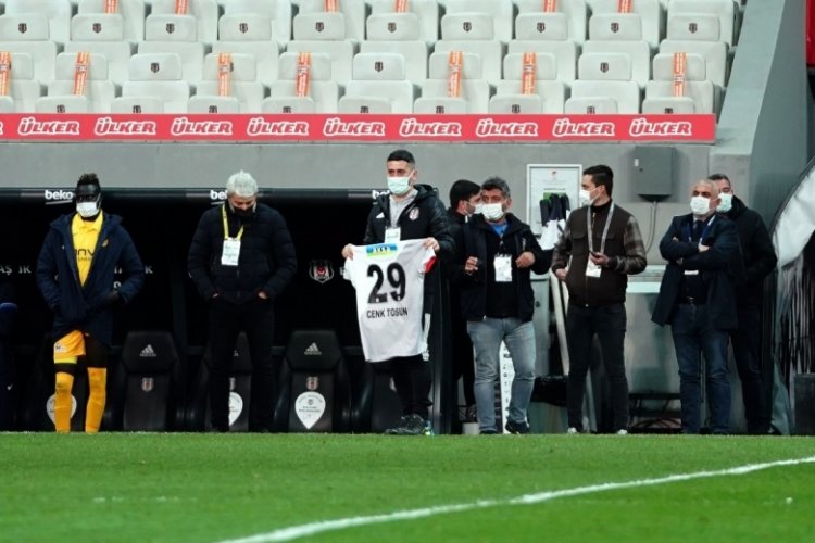 Beşiktaşlı futbolcular, Cenk Tosun'u unutmadı