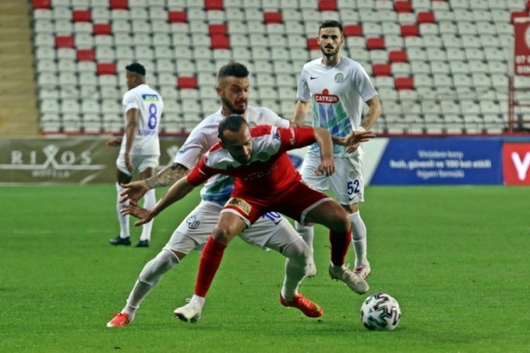 Antalyaspor, sahasında Çaykur Rizespor'a mağlup oldu