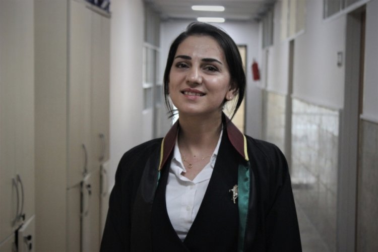 Bursa'da Uludağ &Uuml;niversitesi'nin hemşiresiydi, şimdi avukatı oldu