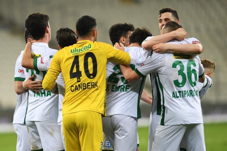 Timsah son dakikaları seviyor