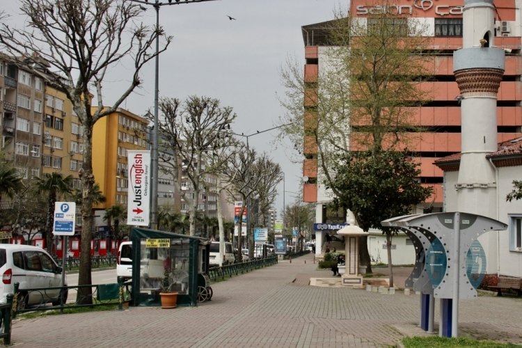 Bursa'da Kovid-19 tedbirleri kapsamında sokağa çıkma kısıtlamasına uyuluyor