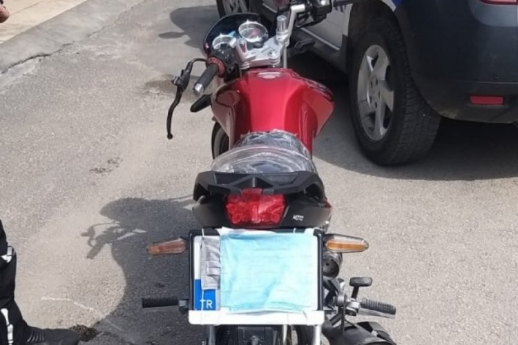 Bursa'da maskeyi motosikletinin plakasına taktı