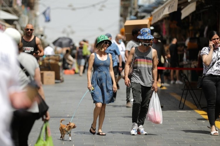 İsrail'de açık alanlarda maske takma zorunluluğu kaldırıldı