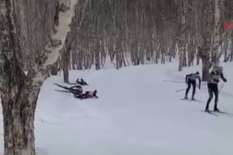Rusya'da ağaca çarpan kayakçı öldü