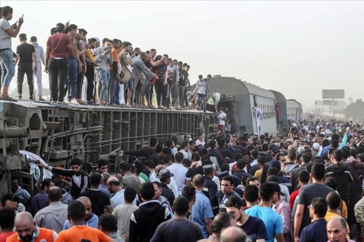Mısır'daki tren kazasında resmi açıklama: 11 ölü 98 yaralı