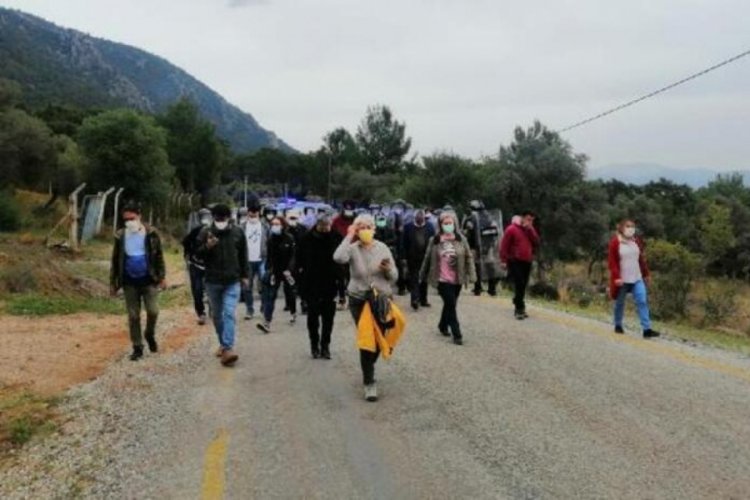 Akb&uuml;k Koyu'nda gergin yıkım!