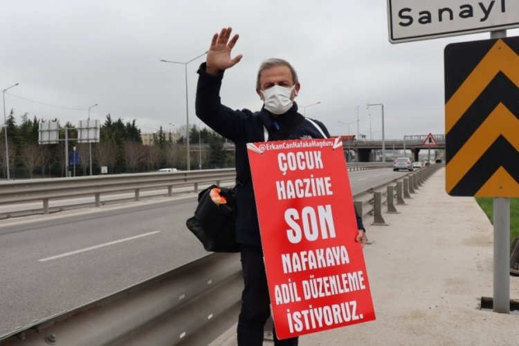 Nafaka y&uuml;r&uuml;y&uuml;ş&uuml;nde 2 saat tutuklu kaldıktan sonra yoluna devam etti