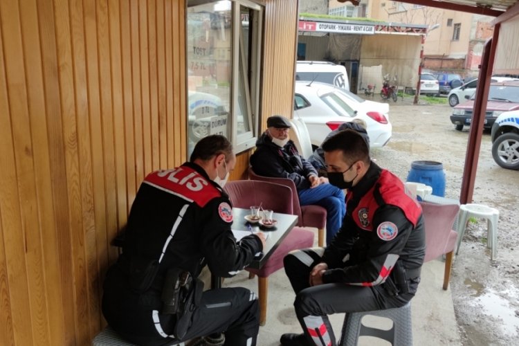 Bursa'da çay ocağındaki 11 kişiye para cezası uygulandı
