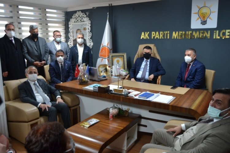Bakan Pakdemirli'den &uuml;reticilere fidan ve tohum dağıtımı