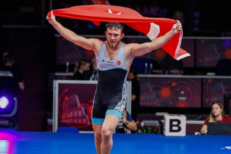 Avrupa Güreş Şampiyonası'nda Süleyman Karadeniz yarı finale yükseldi