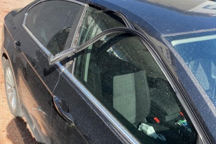 Bursa'da AK Parti il&ccedil;e başkanının otomobiline &ccedil;irkin saldırı