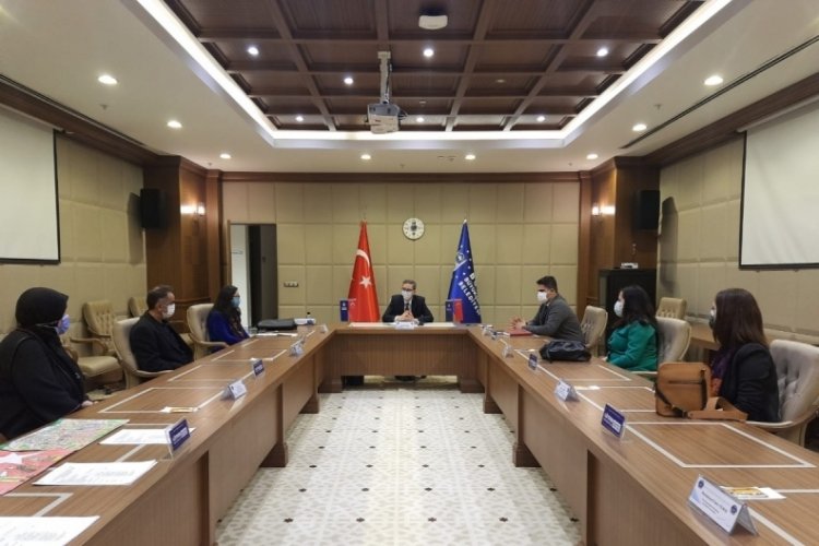 Bursa'da &ccedil;ocuklar gelenekleri resmetti