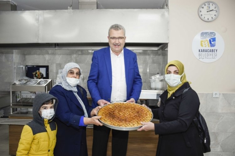 Bursa Karacabey'de aşevi y&uuml;zleri g&uuml;ld&uuml;r&uuml;yor