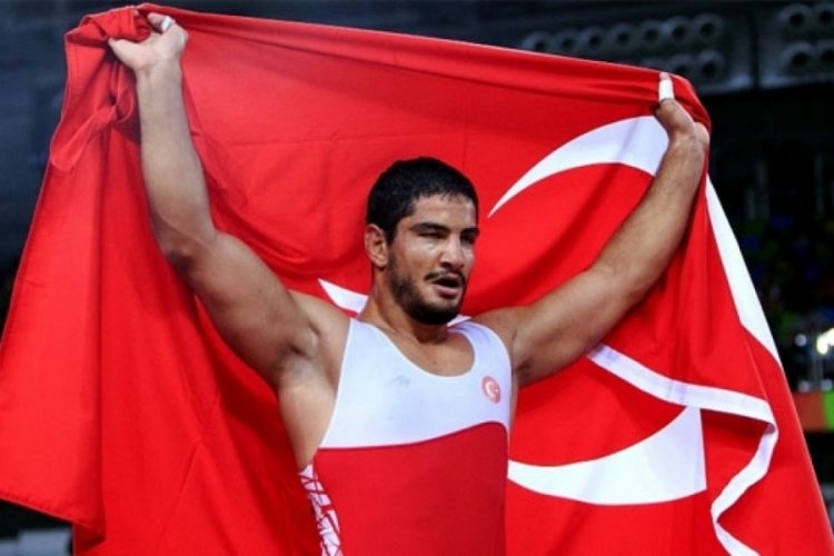 Taha Akg&uuml;l finale y&uuml;kseldi