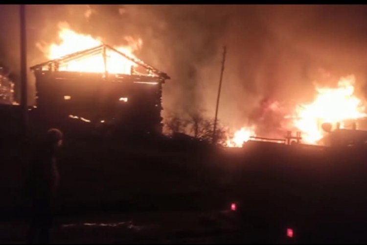 Kastamonu'da 2 ev, 3 samanlık yangında kullanılmaz hale geldi