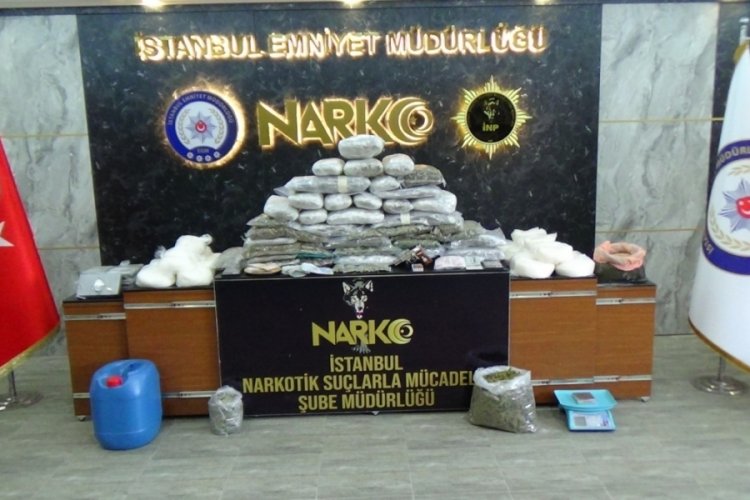 Uyuşturucu operasyonunda tuvalete d&ouml;kerken yakalandılar