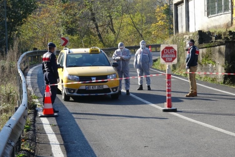 Pozitif &ccedil;ıkan anne-kız taziyeye katıldı, 25 kişi takibe alındı