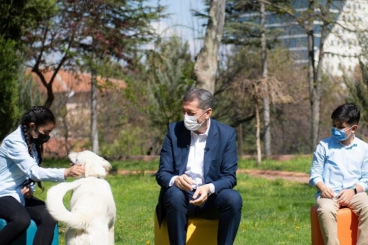 Ziya Sel&ccedil;uk, a&ccedil;ık havada &ccedil;ocuklarla buluştu