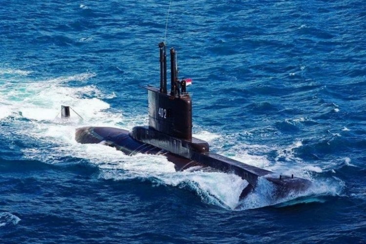 Endonezya'da kayıp denizaltı için arama çalışmaları sürüyor