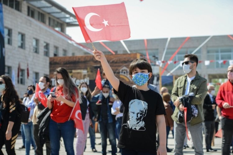 Bursa Nil&uuml;fer'de 23 Nisan gururla kutlandı