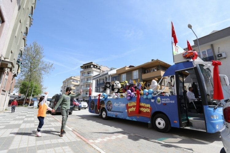 23 Nisan coşkusu Bursa İneg&ouml;l'&uuml; sarıyor