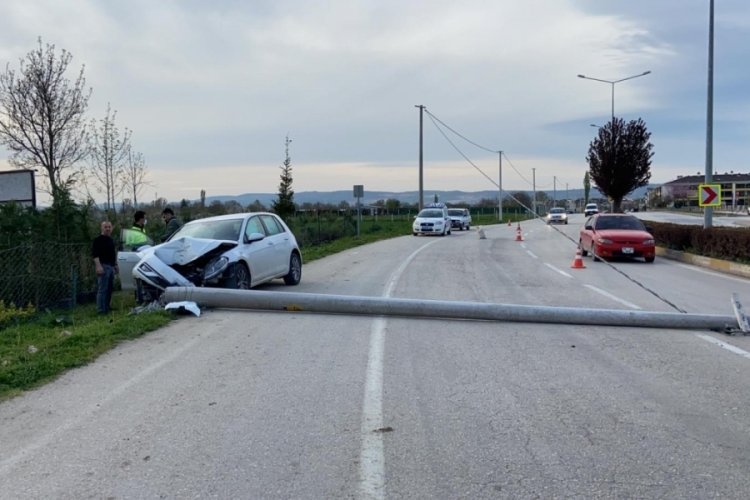 Bursa'da yolu trafiğe kapatan kaza
