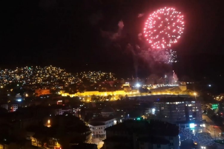 Bursa'da havai fişekli kutlama