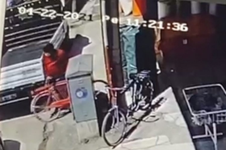 Bursa İneg&ouml;l'de bisiklet hırsızlığı anbean kamerada