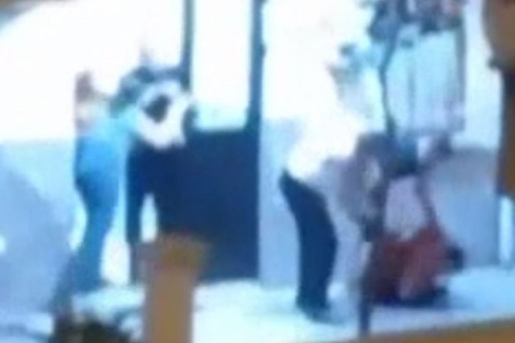&Ccedil;atallı mahalle kavgası kamerada