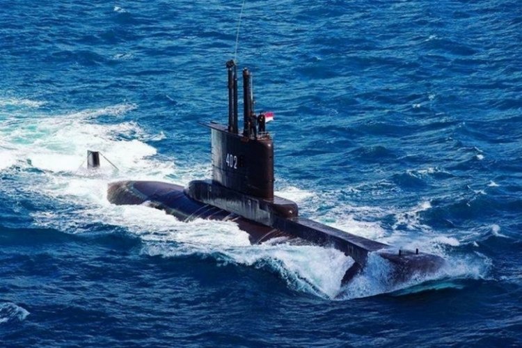 Endonezya'daki kayıp denizaltının ilk par&ccedil;ası bulundu!