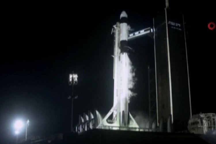 SpaceX'in 4 astronotu taşıyan "Crew Dragon" uzay aracı ISS'e ulaştı