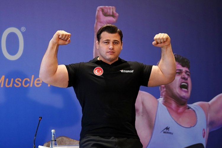 Milli g&uuml;reş&ccedil;i Rıza Kayaalp 10. kez Avrupa şampiyonu!