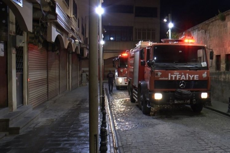 Tarihi metruk binada yangın &ccedil;ıktı