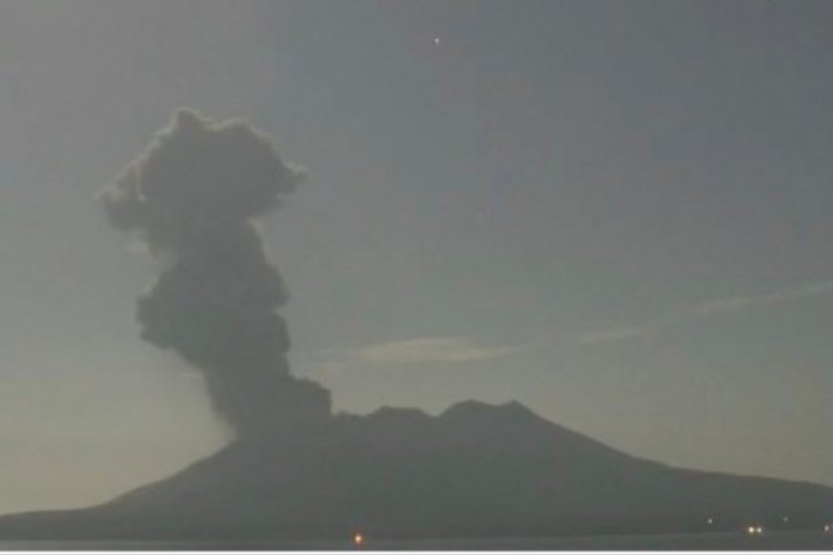 Japonya'da Sakurajima Yanardağı'nda patlama