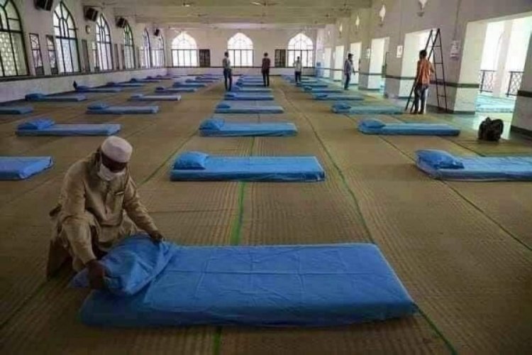 Hindistan'da artan vakalar sonrası camiler hastaneye d&ouml;n&uuml;şt&uuml;r&uuml;ld&uuml;